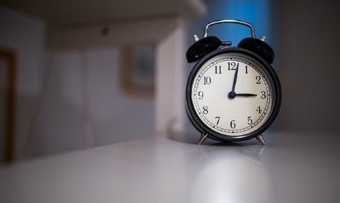 Alarm clock on bedside table - a common trigger for false awakening dreams